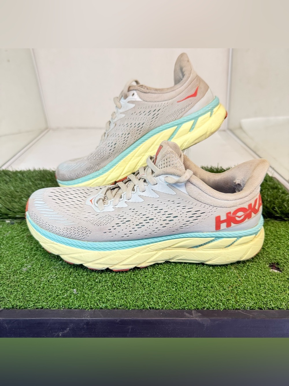 Hoka One One Clifton 7 Womens Size 7 Morning Mist Hot Coral